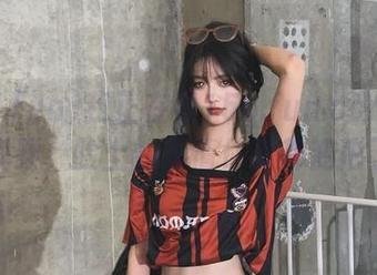 我正在看155.fun.com上那个视频,脸上的表情估计都变形了。