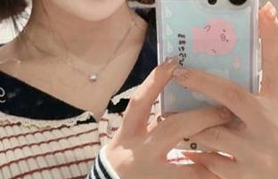 听说91吃瓜网址更新了传送门,快来体验“聚光灯下”的八卦新世界!