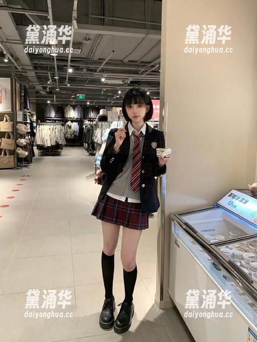 www.吃瓜 别看我,我在“www.吃瓜”逛最新的趣事,感觉自己都快成了职业吃瓜群众了。