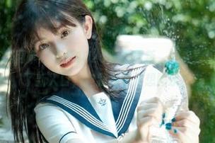 吃瓜网苹果版的2025版本更新,快来看!可口的瓜到了新入口,但我为何只想喝水?