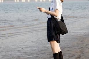 黑料社苹果版,白天不敢吃,晚上偷偷来,不打烊的瓜就等你来追!